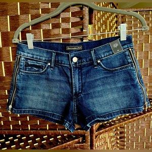 NWT Abercrombie & Fitch Women’s Side Zipper Denim Shorts 25 XS